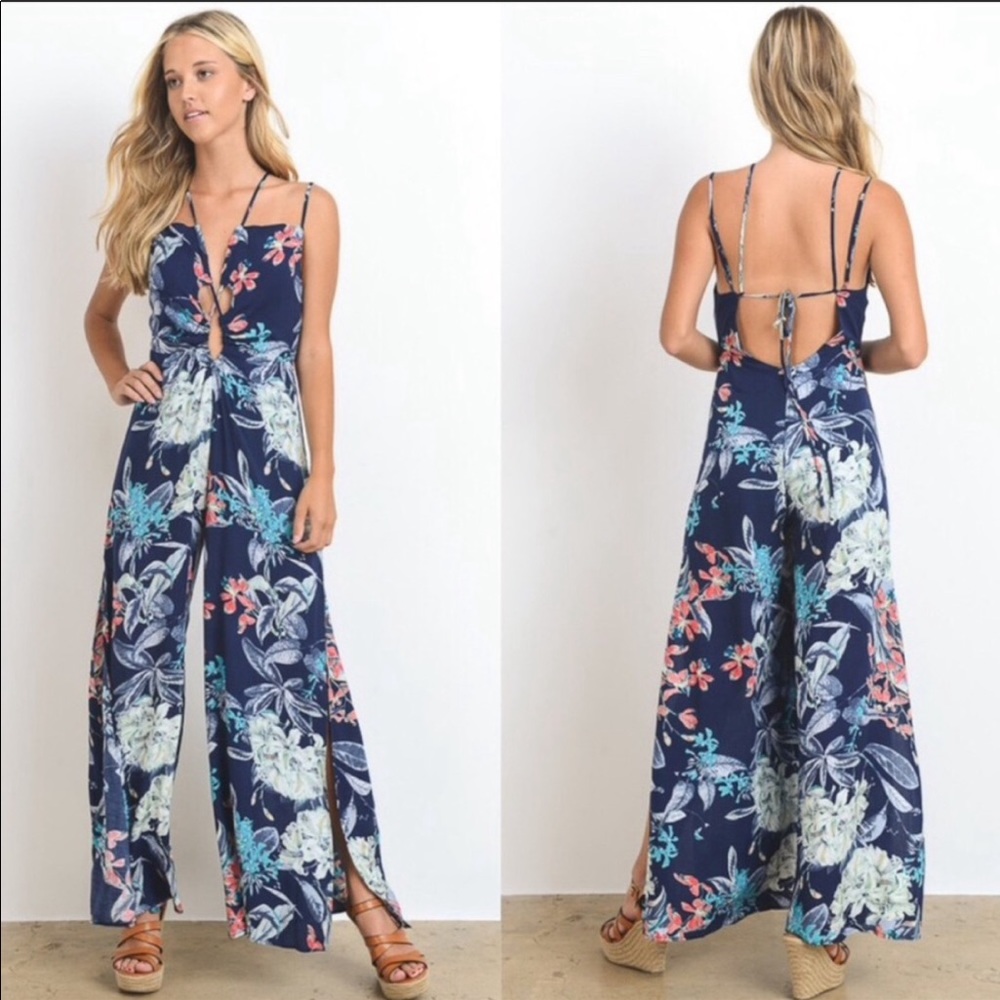 ✨🆕✨ floral jumpsuit